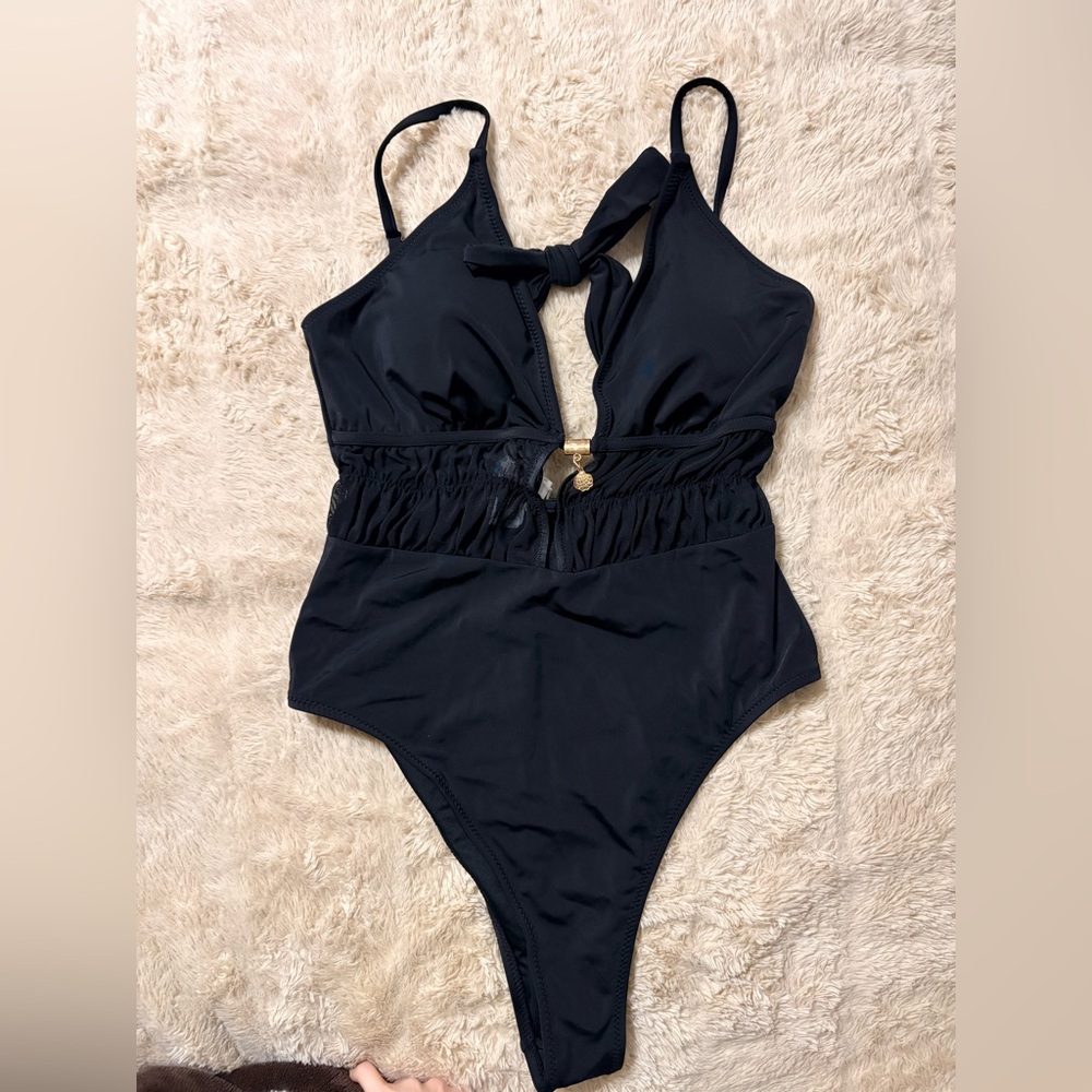 Cupshe Black One-Piece Swimsuit with Front Knot and Cutout
